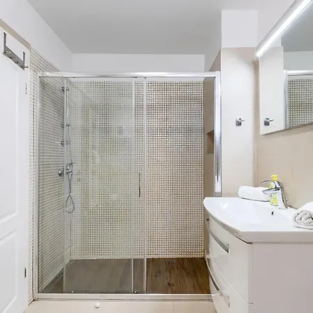 Βίλα Ria By Guide Mednjan