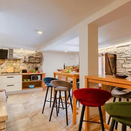 Βίλα Ria By Guide Mednjan